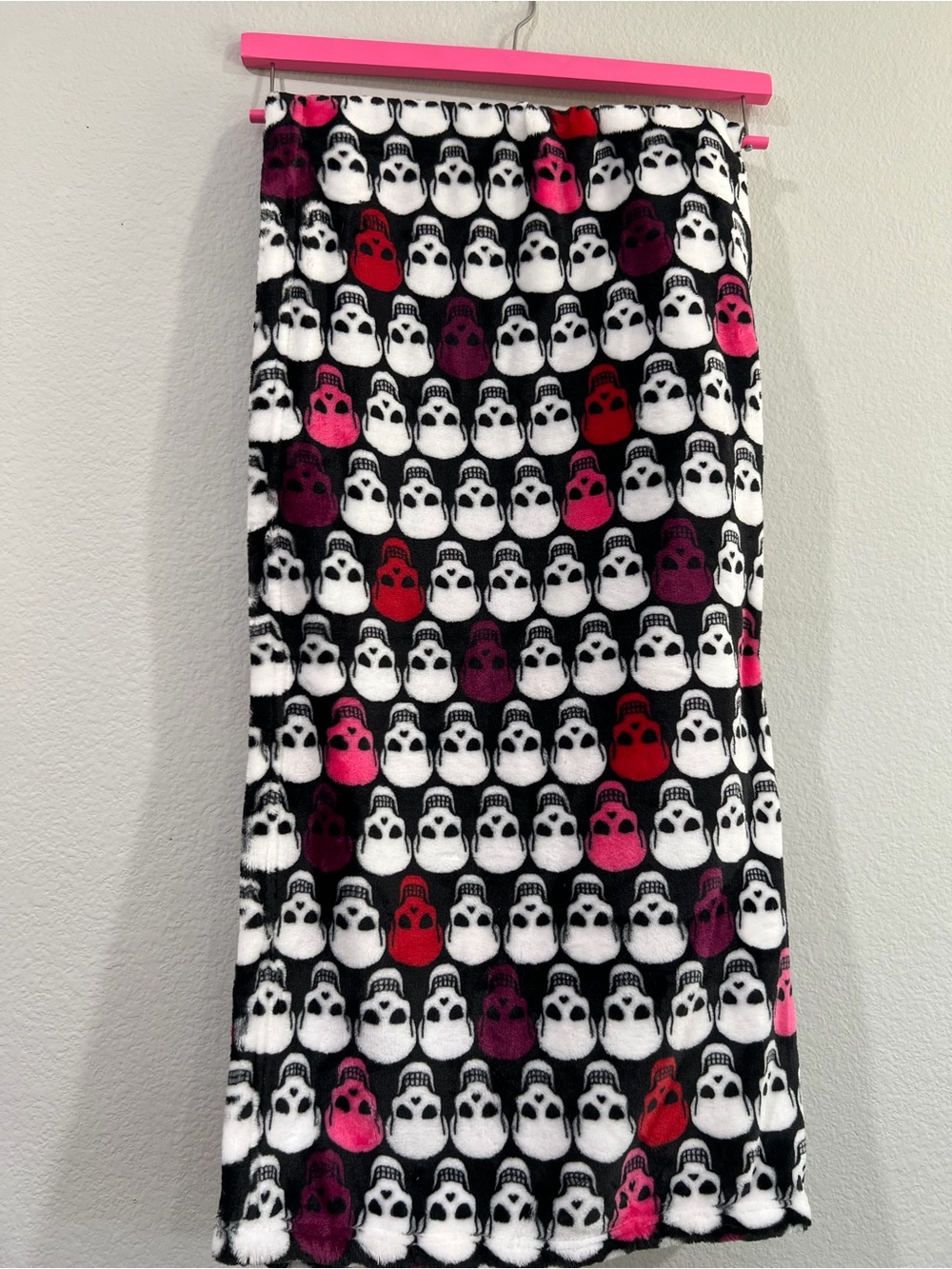 Betsey Johnson Black White Pink Red Purple Skull Fleece Throw